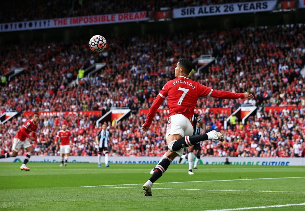  巴黎圣日耳曼主场大胜领跑法甲积分榜  